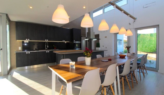 Homerez - Big villa for 22 ppl. with shared pool, jacuzzi and terrace at Setúbal in Setúbal