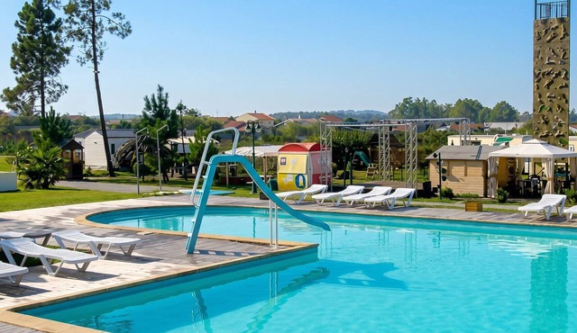 Homerez - Bungalow in Pataias + Pool. in Pataias