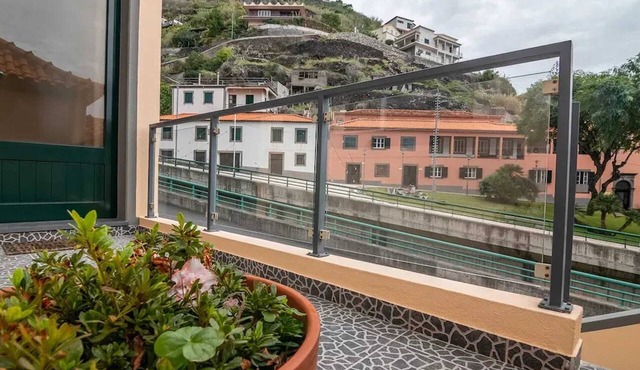 Homerez - House with Sea View in Estreito