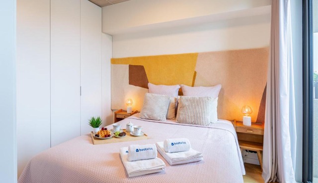 Host Wise - Seaside Bright Flat w Balcony