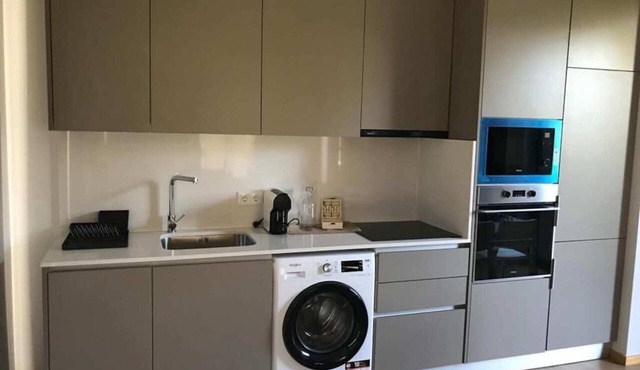 House 1: Charming Family Villa Near the Beach with a Pool, Jacuzzi, and BBQ in Esposende