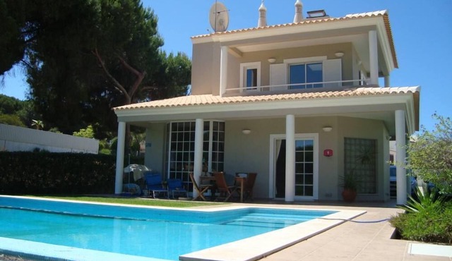 House With Garden/Swimming Pool