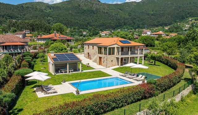 House with pool and garden in Ponte de Lima
