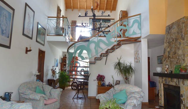 Ideal peaceful oasis, high on a hill just outside of Lagos, with fabulous views. in Lagos