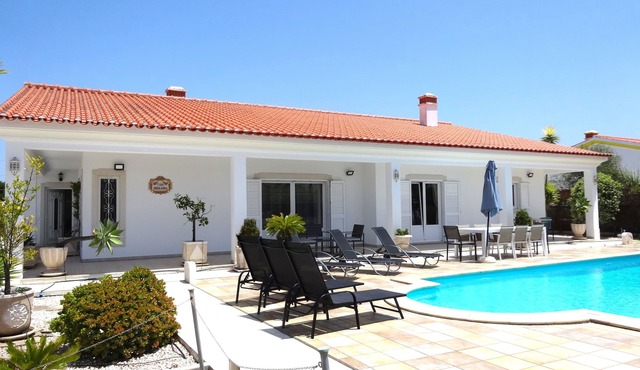 IMMACULATE VILLA WITH 4 BEDROOMS AND POOL in Aljezur