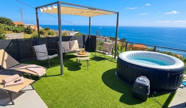 Isa's Pier View House in Ribeira Brava