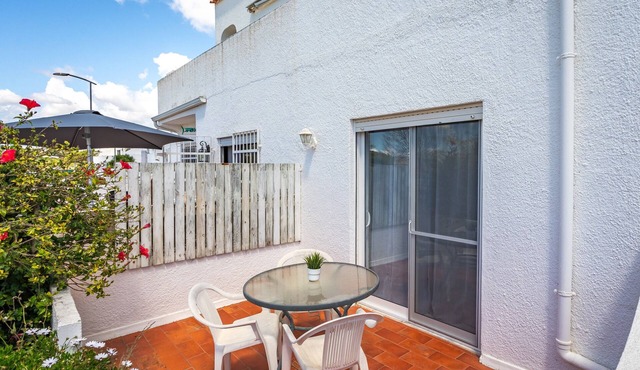 Isabel Apartment with Garden by the Cliffs, 150m from the Beach in Carvoeiro