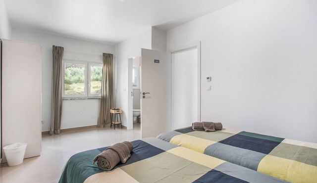 'Jade' Room with Shared Pool, Shared Terrace and Wi-Fi