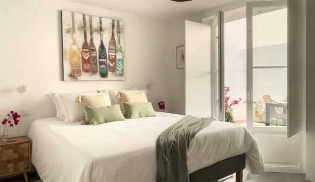 Jasmine House Holiday Apartment with 2 Private Terraces & Wi-Fi