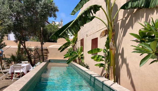 Junqueira Gardens - a large, restored historic home with a garden and private pool in Lisboa