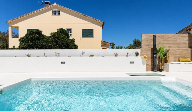 Lagoa de Albufeira Villa - Private Pool, 4 Bedrooms, BBQ & Near Beach in Sesimbra