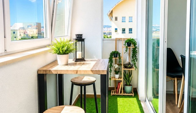 Lisbon Luxury T1: Free Pool, Tennis, Gym, Game Room & Parking