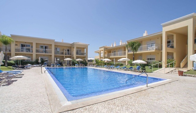 Lovely apartment for 2 people with WIFI, A/C, pool, TV, terrace and parking in Salgados
