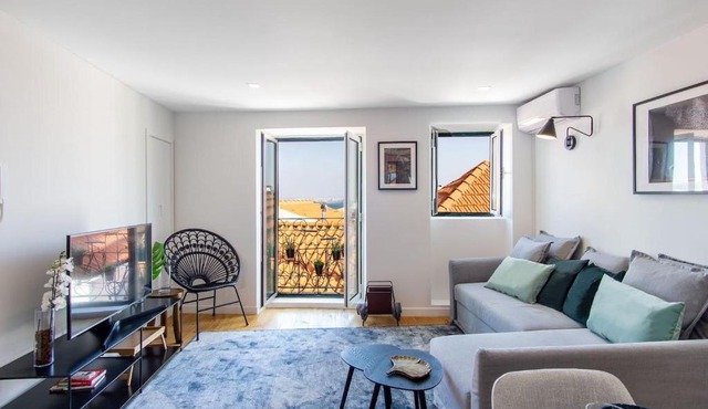 LovelyStay - Turquoise River View I