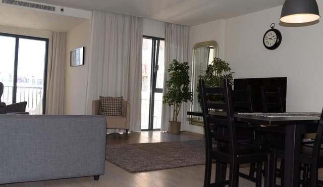 Lux Apartment with Pool and Garage
