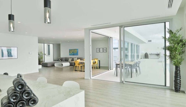 Lux Madeira Villa: Ocean Views & Heated Pool