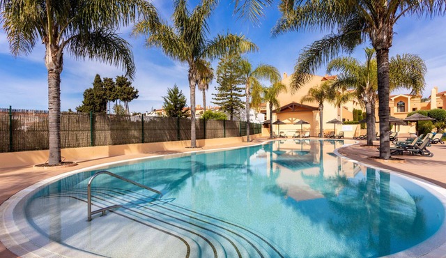 Luxury 2 Bedroom Resort Apartment - Sea And Beach