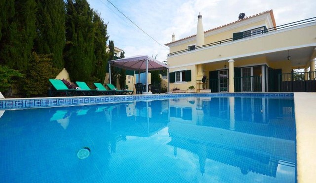 Luxury Child friendly Villa with large private pool , quiet area in Vale de Parra