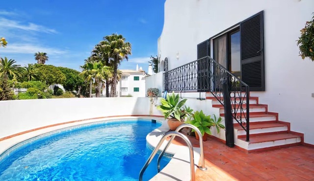 Luxury Family Apartment Near Padel Courts and the Beach, with a Heated Pool in Faro