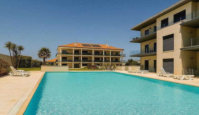 Luxury ground floor apartment, sleeps 6, excellent position in a quiet location