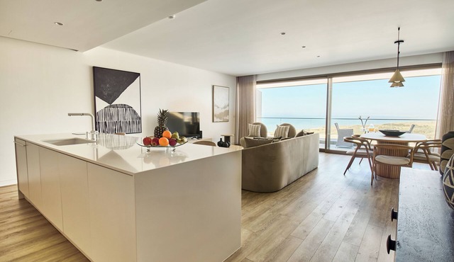 Luxury Oceanfront Apartment with Breathtaking Views - 24C in Atalaia
