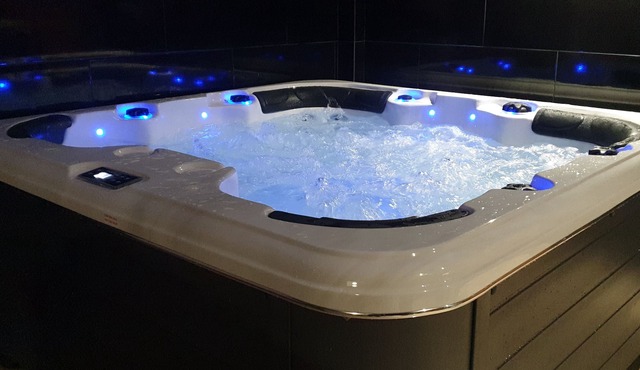 Luxury V5 | Pool & Hot Tub | Beach 20 minutes away on foot | Groups & Families in Albufeira