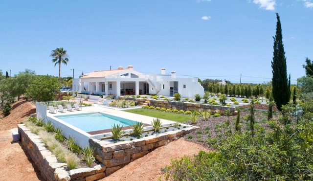 Luxury Villa, Ocean View, Private Heated Pool in Lagoa