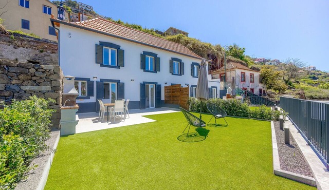 Maison Des Souvenir A by YOUR KEY