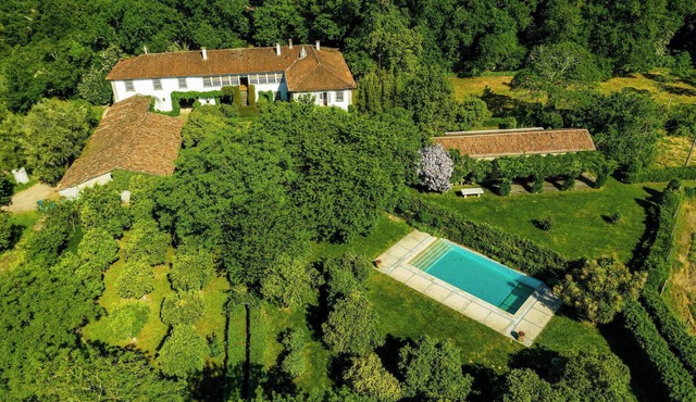 Manor house with private pool and gardens
