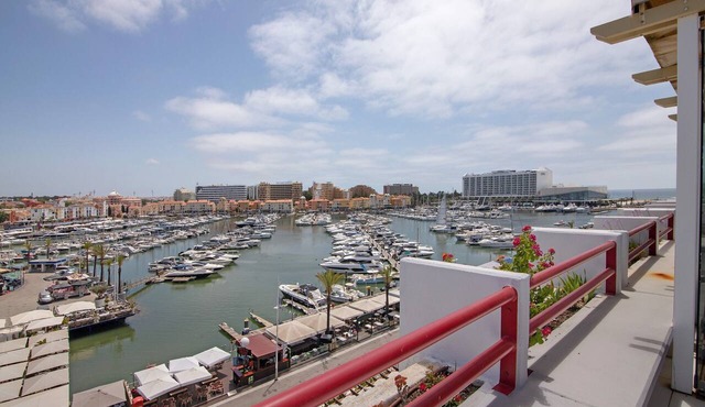 Marina Vilamoura Penthouse Luxury Apartment with Sea View, Wi-Fi and Air Conditioning in Vilamoura
