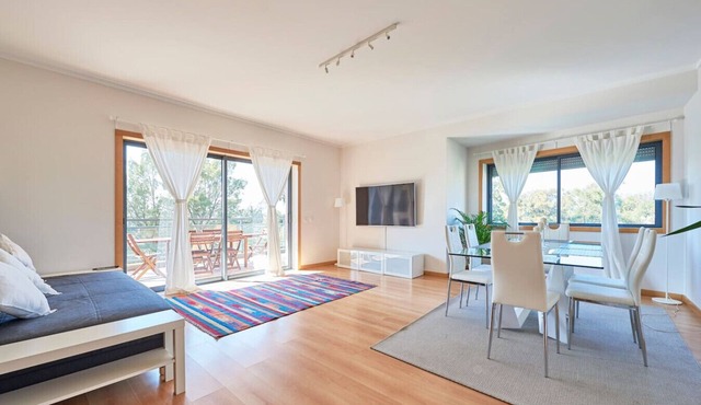 ★Marina Village Oceanside Apartment w/Pool★ in Olhão