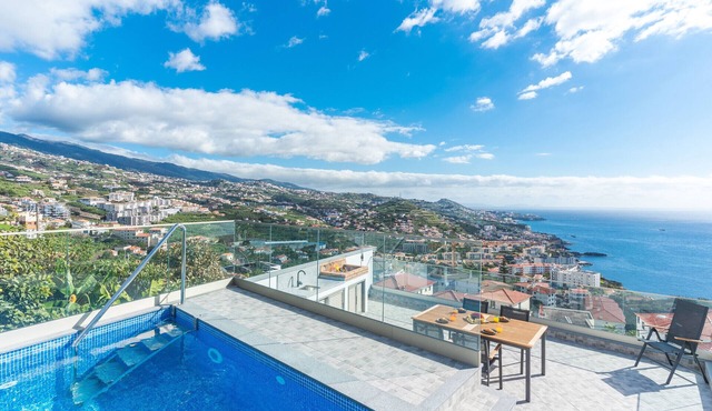 Midnight House by Atlantic Holiday in Câmara de Lobos