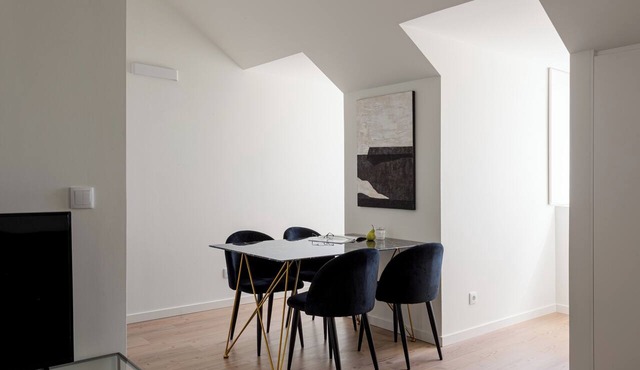 Modern 2-Bed Apartment near Belém with AC