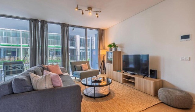 Modern 2BDR Apartment with Garage by LovelyStay