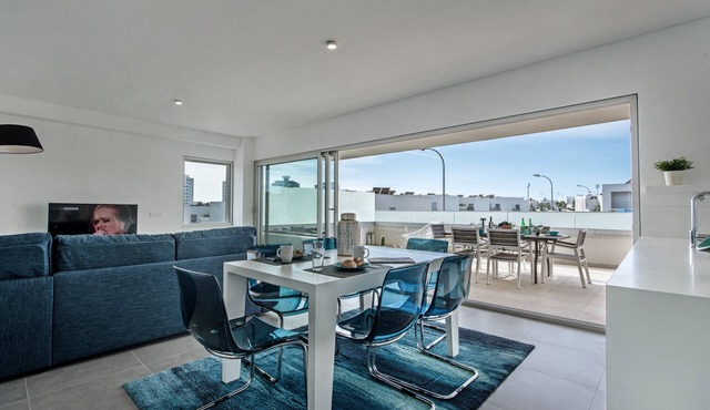 Modern Apartment with Shared Pool, Wi-Fi & Air Conditioning in Albufeira in Albufeira