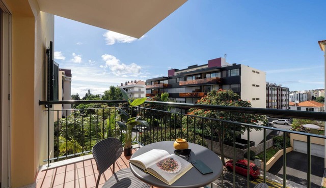 Modern apartment with balcony – Madalenas III