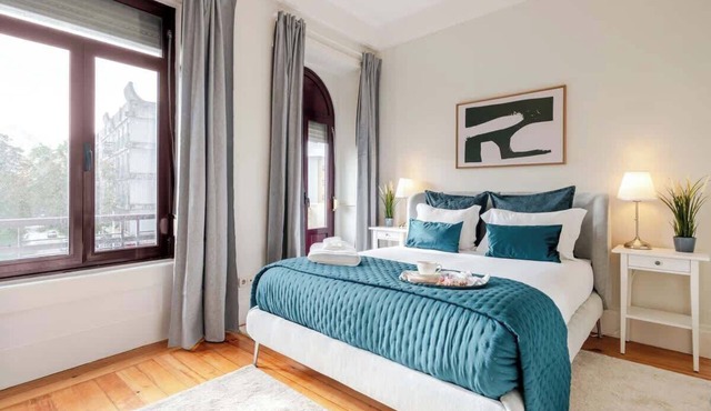 Modern & Cozy Flat with Workspace by HostWise