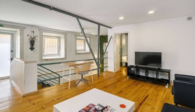 Modern Duplex in Prime Lisbon Location! in Lisboa