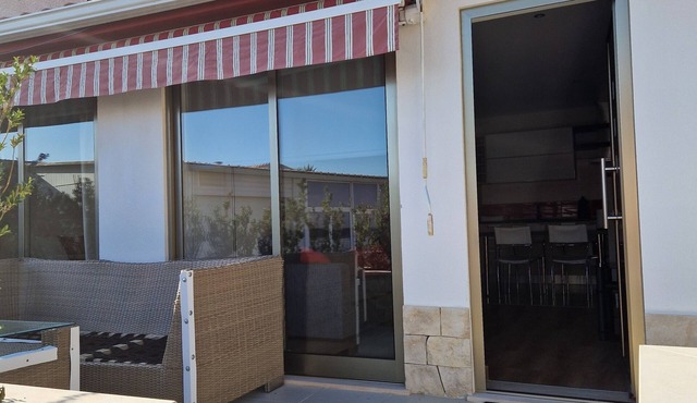 Modern house in Foz fo Arelho less than 5 minute walk to the beach.