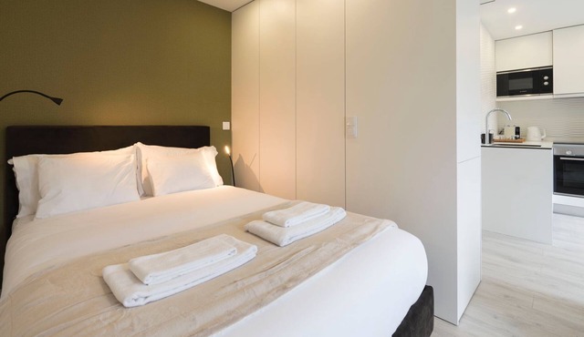 Modern Loft w/Gym & Parking near CBD by LovelyStay