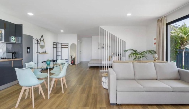 Modern Sea View Studio with Private Parking