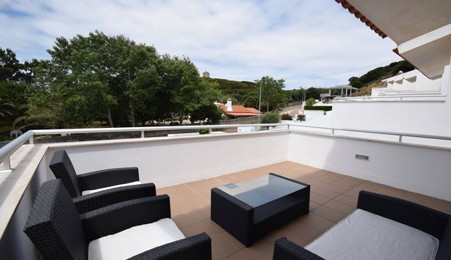 Modern Villa in São Martinho do Porto with Swimming Pool in São Martinho do Porto