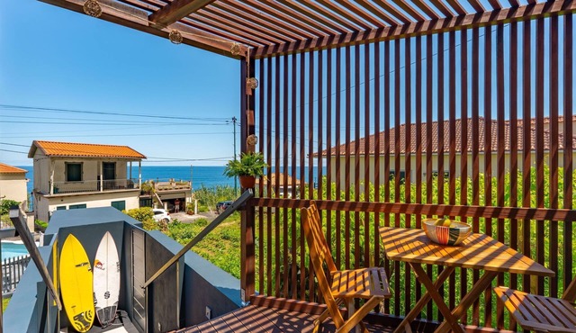 Modernes Studio, Terrasse mit Meerblick und Zugang zur Brandung by Interhome in Ponta Delgada