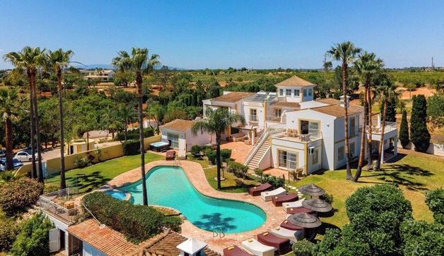 Monte Da Poupa - 7 bedroom villa - Sleeps 14 in Albufeira