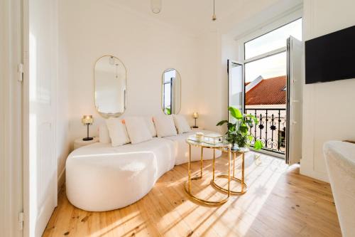 New & Improved Central Lisbon 41BR Riverfront