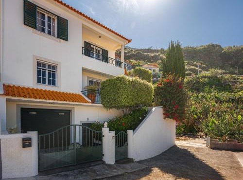 NEW Portola House by YMR in Ribeira Brava