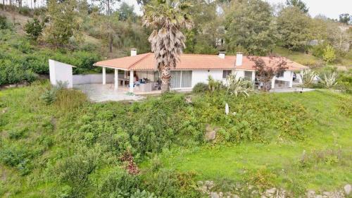 Nice quiet holiday bungalow Casa Covas on Quinta do Retiro