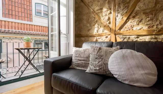 Old Town Chiado Balcony Aircon by LD Apartments
