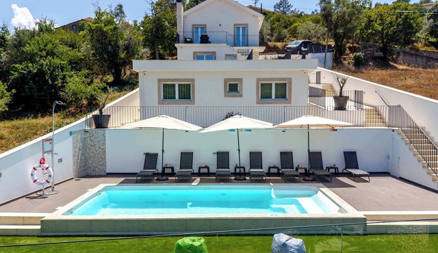 Olival Dream House. House w/Pool by HostWise