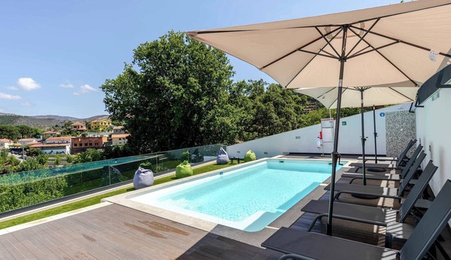 Olival Dream House, Pool & Terrace by HostWise